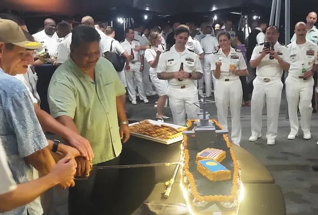 dignitaries cutting cake with Palau and US Flag